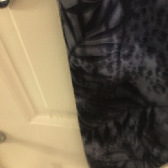 AVIA size 8-10 leggings with pockets - Picture 4 of 4